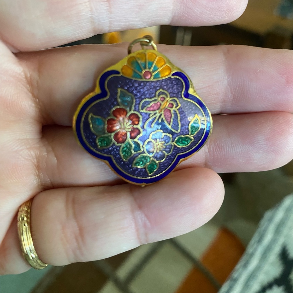 VTG Large Cloisonné Black Flower/Butterfly Gold Accents Pendant